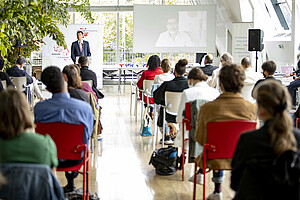Mathieu Schneider a ouvert la cérémonie, au  Collège doctoral européen.