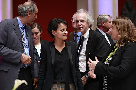 Elle a annoncé qu’un appel à projets « fonds pour la formation continue supérieure en ligne » doté de six millions d’euros serait prochainement lancé.