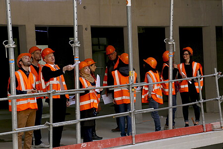 Certains des futurs occupants du site sont venus constater l’avancée des travaux, accompagnés par Michel Deneken, premier vice-président de l'Université de Strasbourg en charge de la formation.