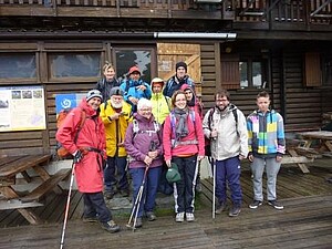 L'équipe de randonneurs malvoyants et non-voyants teste l'application de GPS vocal adapté dans les Alpes