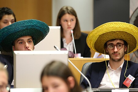 À la fin de la journée, des prix sont remis pour le meilleur discours ou encore la meilleure tenue : les accessoires sont autorisés pour mettre toutes les chances de son côté !