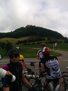 Pause au sommet de la dernière ascension du Tour