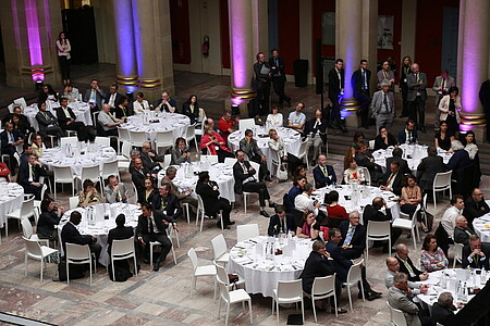 La soirée de gala au Palais universitaire était agrémentée d'un mapping géant réalisé par les Dominicains.