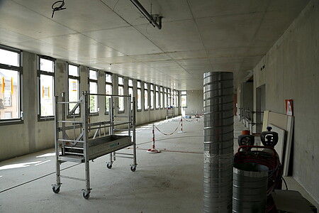 Des laboratoires et bureaux témoins ont été présentés aux directeurs et membres de laboratoires venus découvrir leur futur lieu de travail.