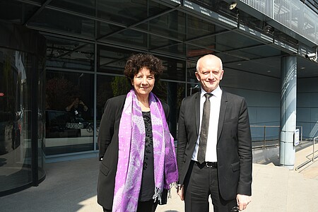 La ministre entourée des acteurs de l'accueil des étudiants en exil à Strasbourg et d'Alain Régnier, délégué interministériel à l'intégration des réfugiés.