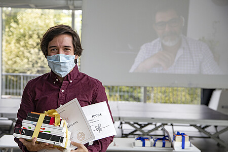Ian Carlos Iracheta Garcia, étudiant mexicain en master de lettres Erasmus Mundus, remporte le premier prix en langue anglaise.