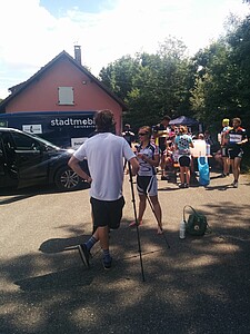 Elsa passe de l'autre côté de la caméra