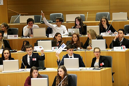 Chaque binôme étudiant-lycéen représente un État-membre de l’ONU.