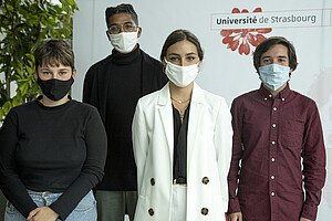 Les trois lauréats en langue française (Celia Laigniel, Jérémy Legros, Marie-Lou Serna) et Ian Carlos Iracheta Garcia, lauréat en langue anglaise.
