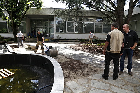 Début juillet sera inaugurée la cour intérieure du bâtiment de mathématiques-informatique. Avis aux amateurs de zénitude...