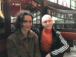 Emilie Kohler et Vivien Knuchel sous le chapiteau du Magic Mirror.